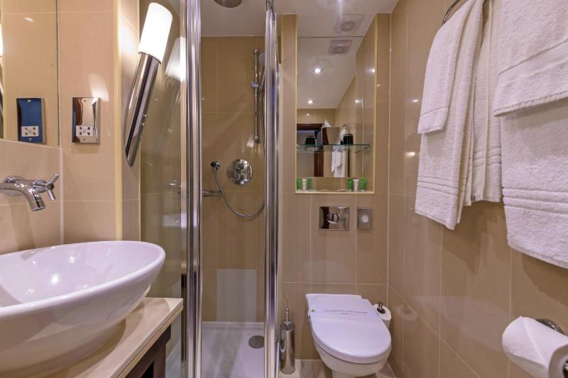 Small Double Room image 2