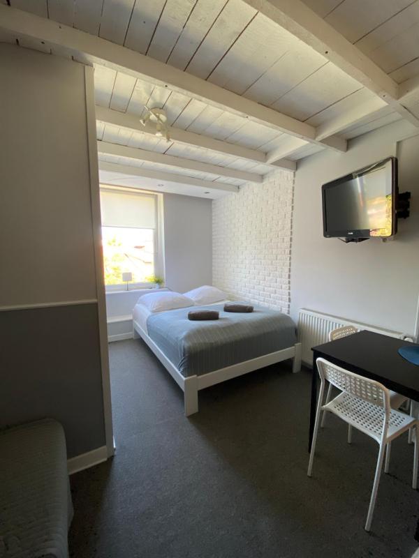 Double Room with Extra Bed image 1