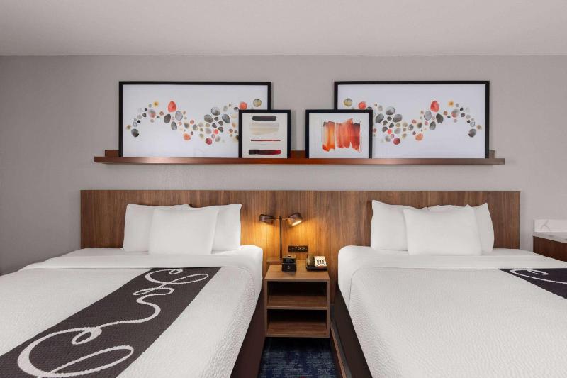 Queen Room with Two Queen Beds image 1