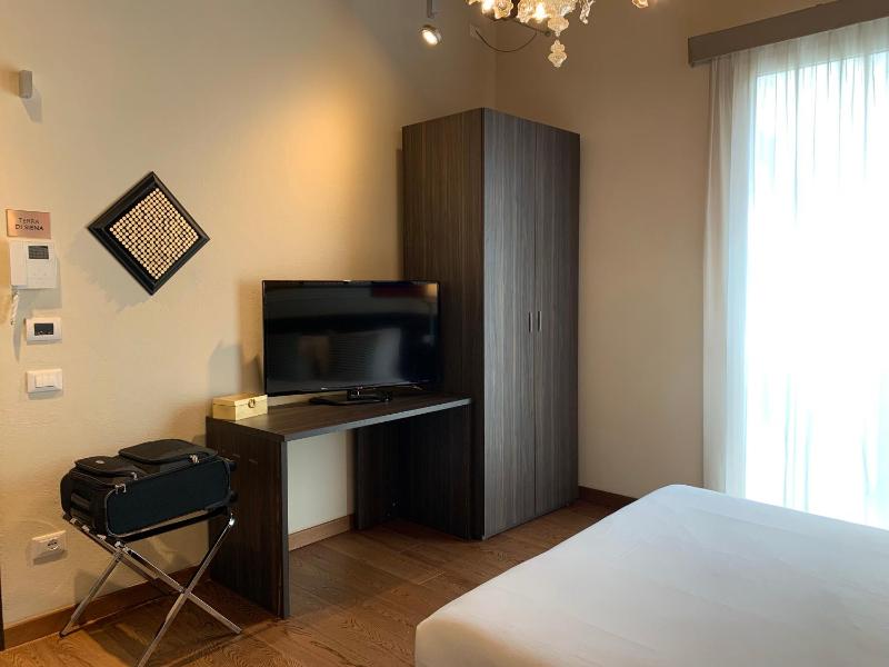 Studio - Second Floor image 3