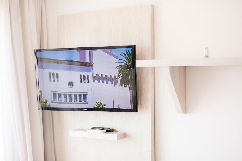 One-Bedroom Apartment image 3