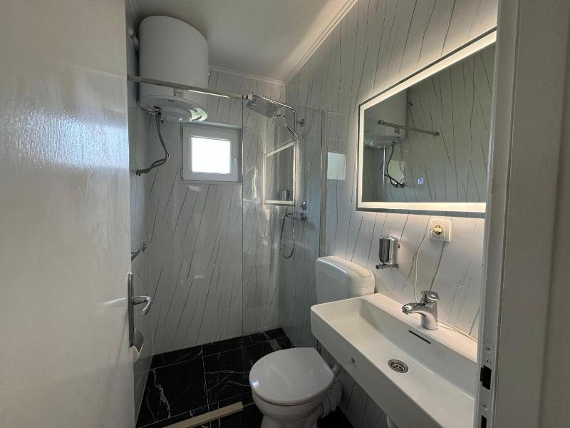 Deluxe Triple Room with Balcony image 4