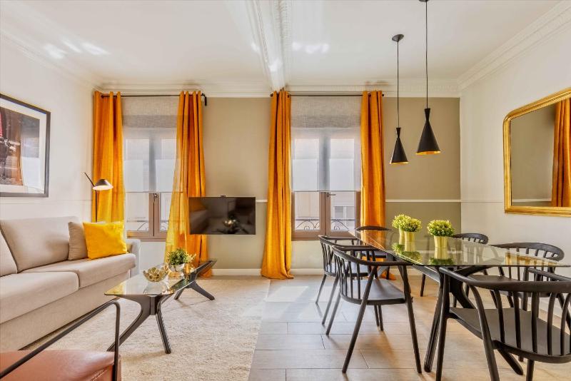 Three-Bedroom Apartment VIII image 3