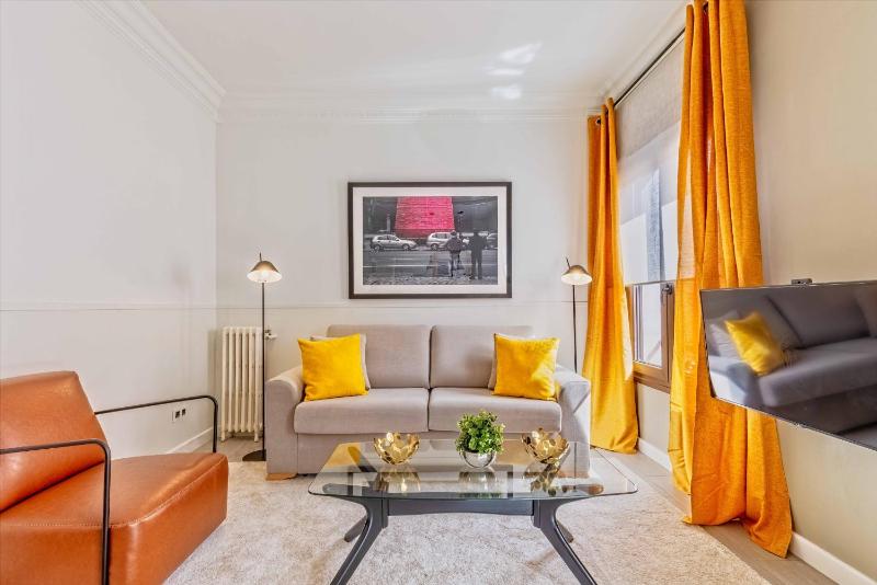 Three-Bedroom Apartment VIII image 4