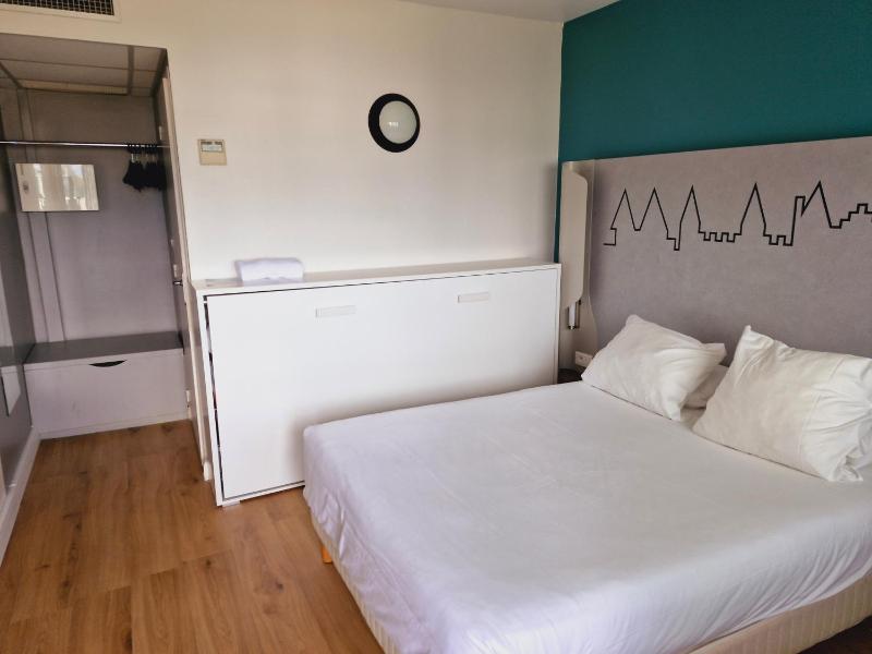 Double Room with Double and Single Bed image 3