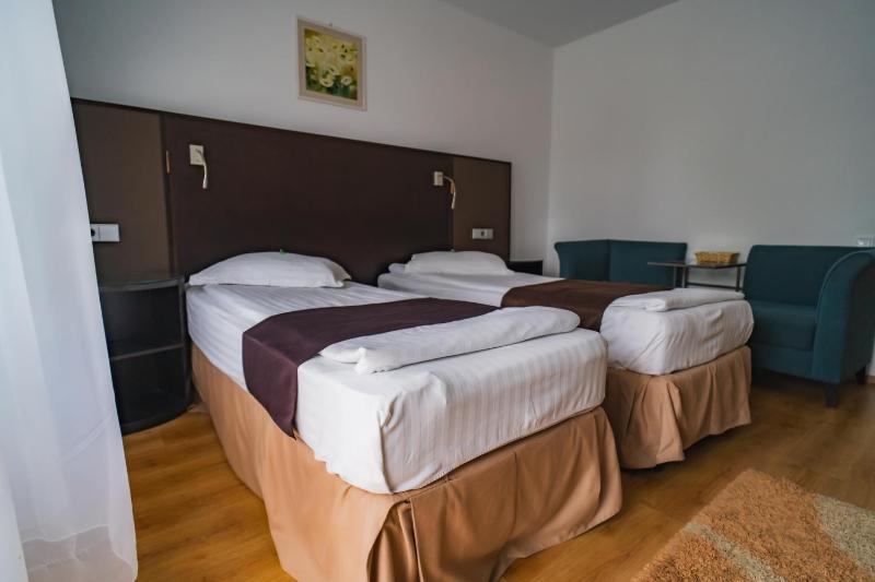 Twin Room with Balcony image 1