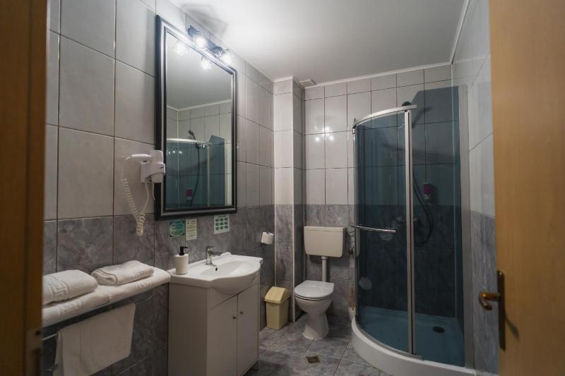 Double Room with Spa Access and Balcony image 3