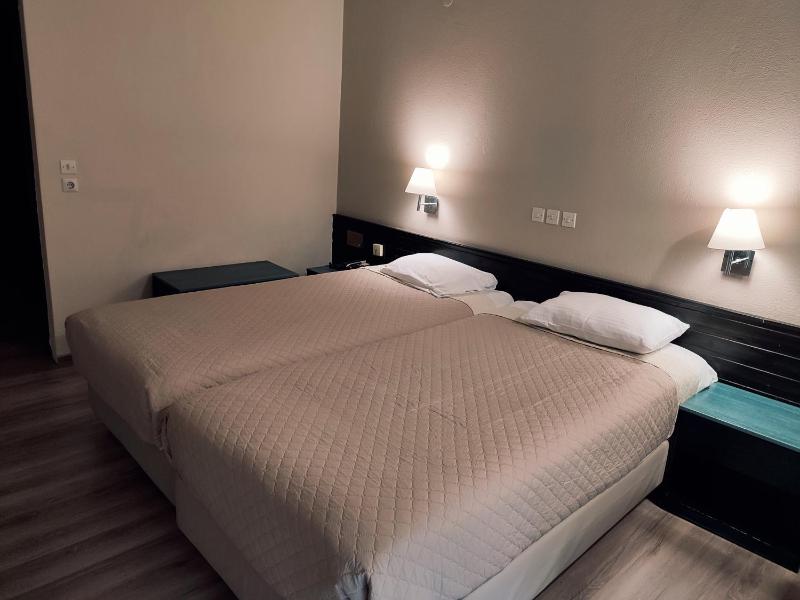 Double or Twin Room with City View image 3