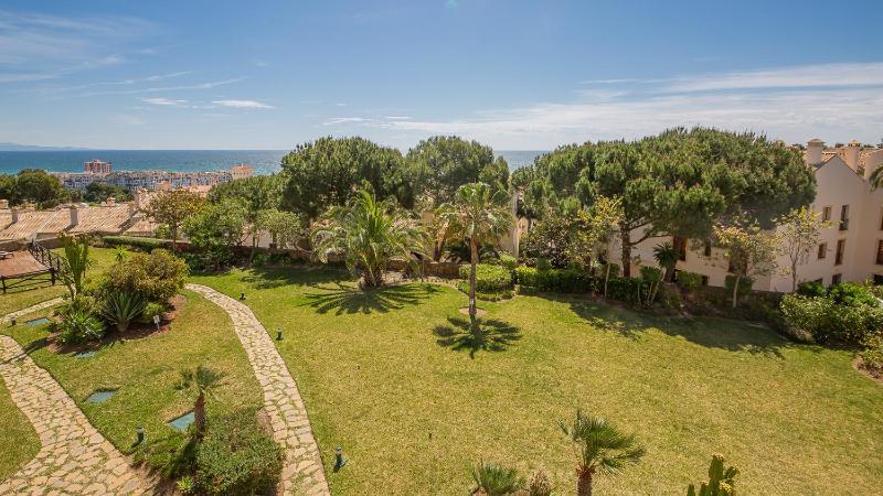 Duquesa Suites 305 - image 17