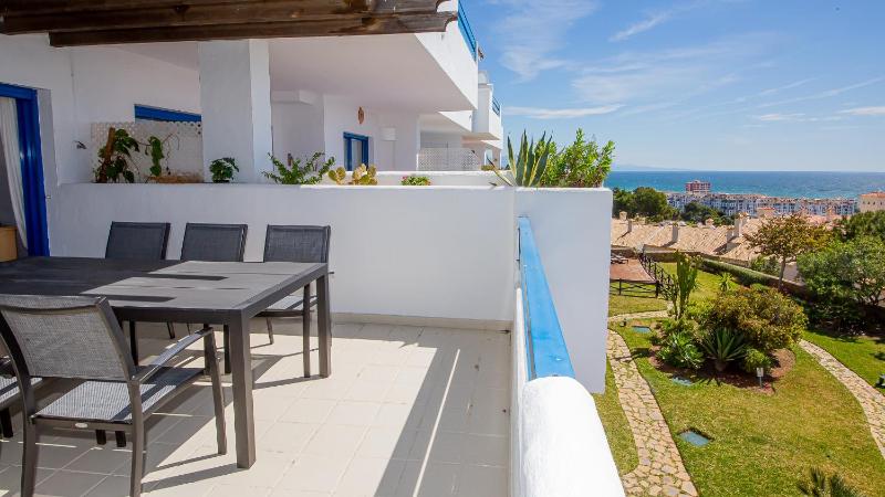Duquesa Suites 305 - image 12