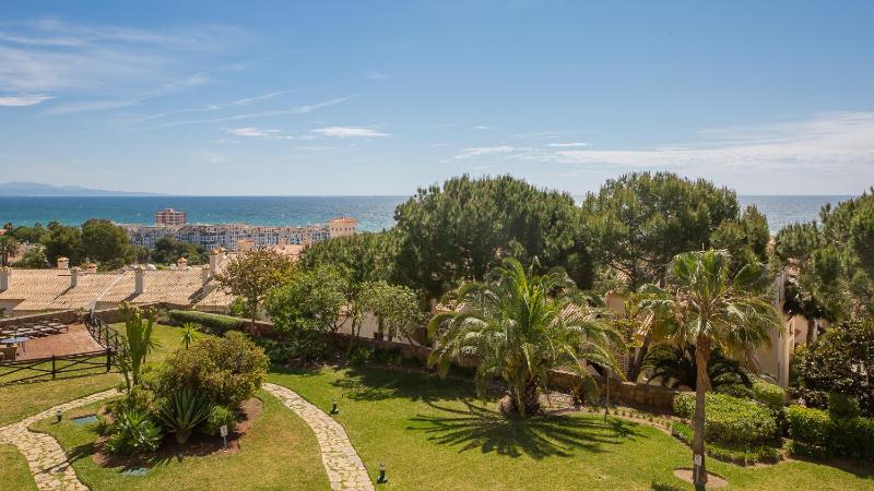 Duquesa Suites 305 - image 15