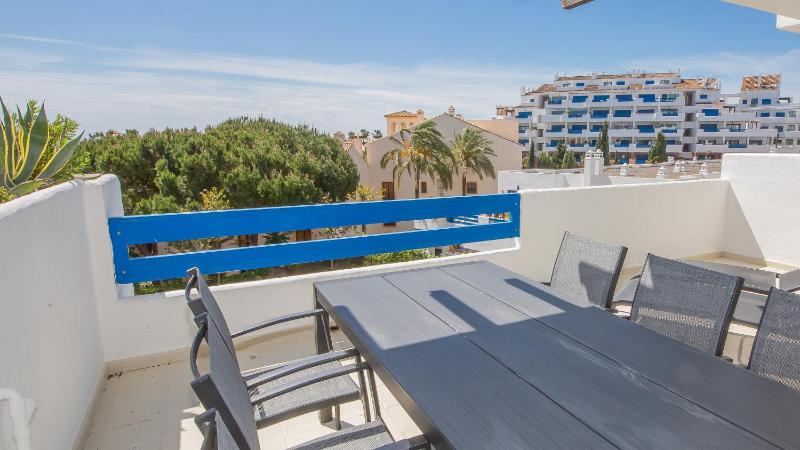 Duquesa Suites 305 - image 2