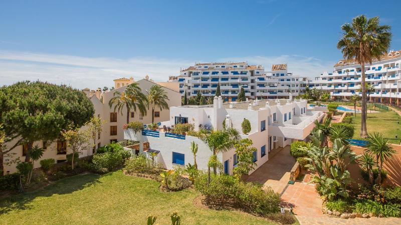 Duquesa Suites 305 - image 21