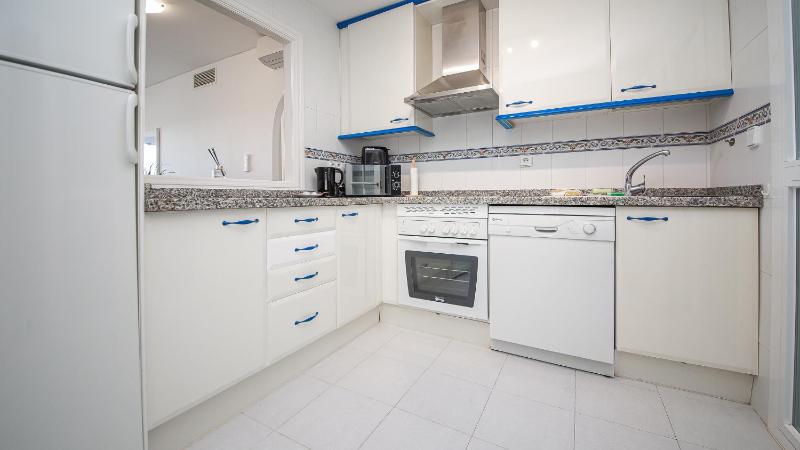 Duquesa Suites 305 - image 16