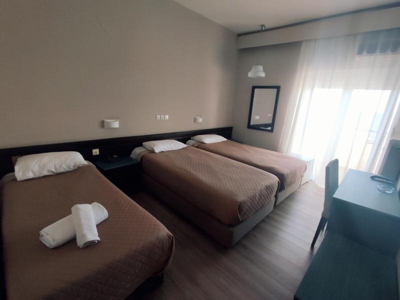 Triple Room with City View image 3