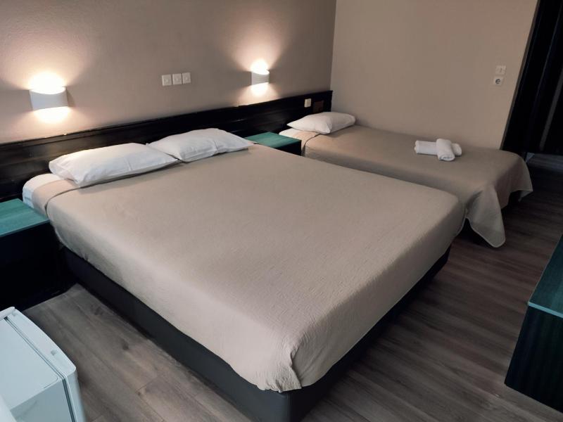 Triple Room with City View image 2