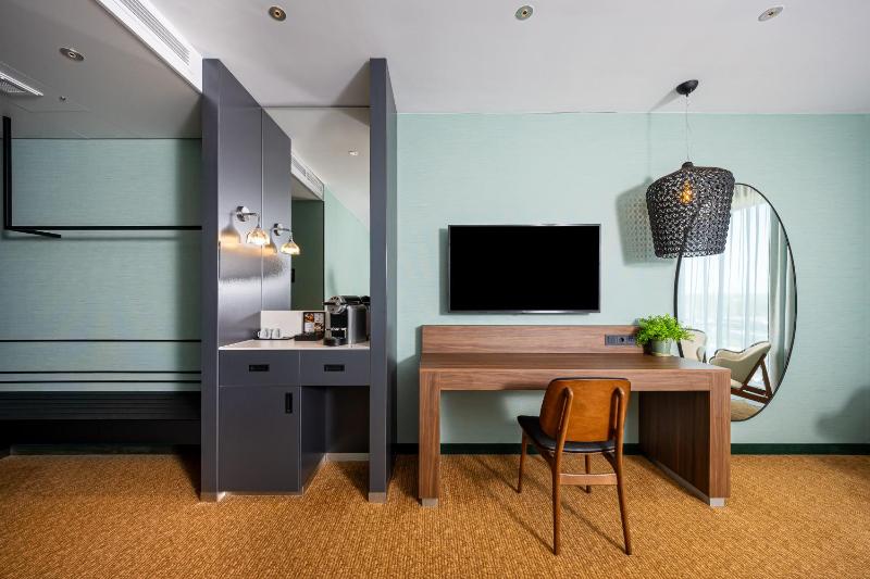 Deluxe Room image 3
