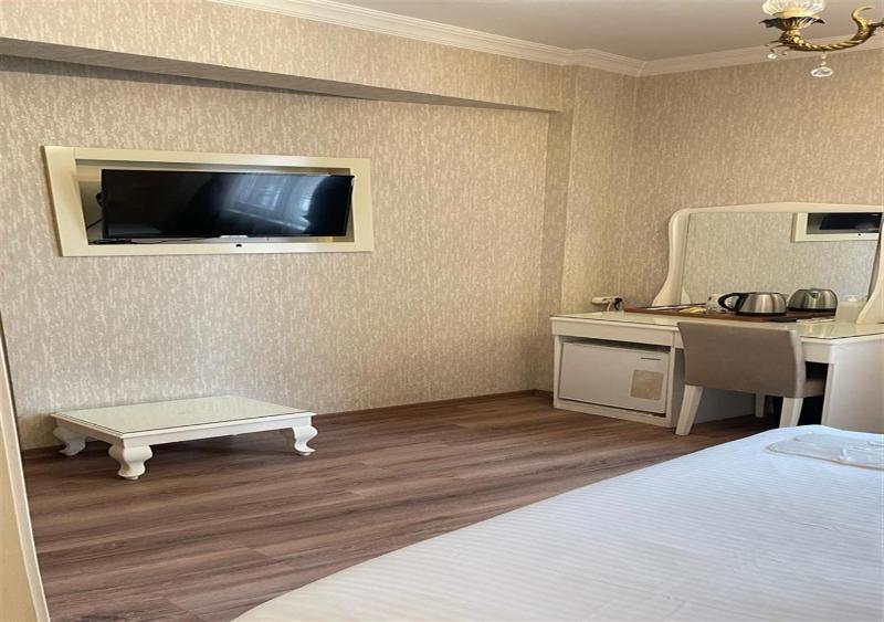 Double or Twin Room image 3