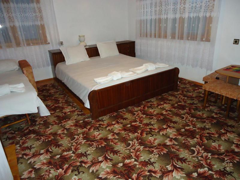 Double Room image 3