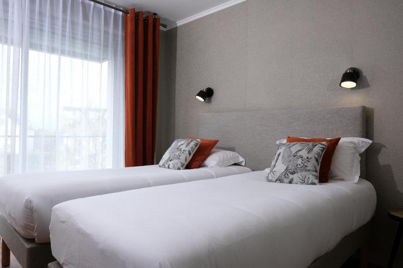 Superior Twin Room image 1