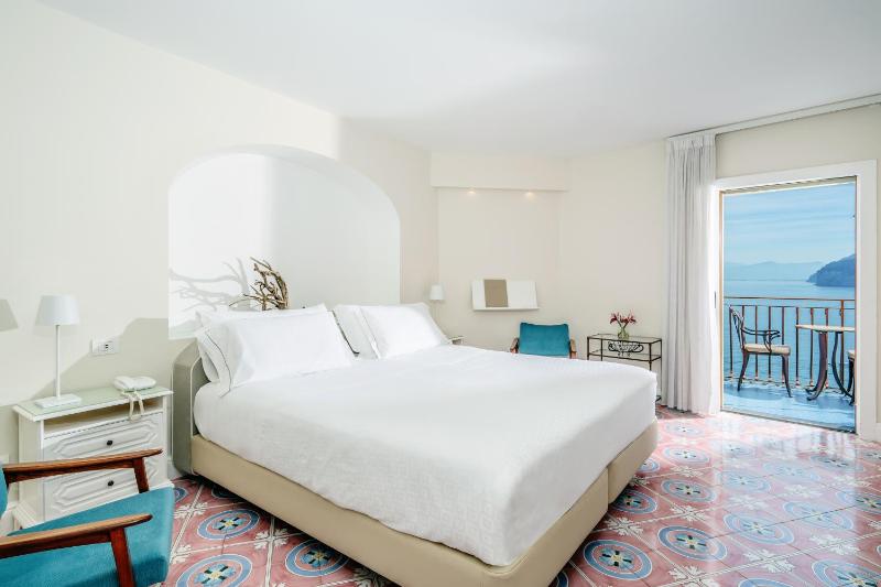 Comfort Double Room with Balcony and Sea View image 3