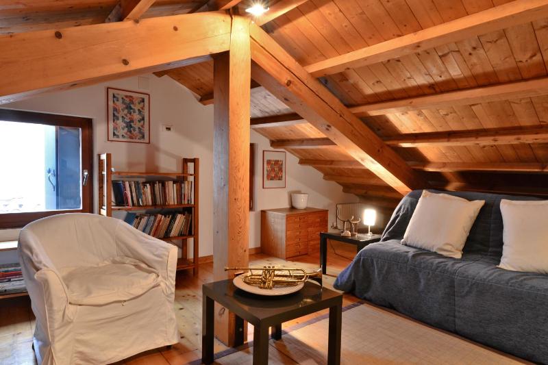 Rialto Three Bedroom Apartment - Split Level image 2