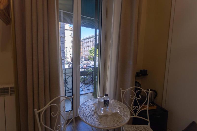 Luxury Triple Room image 4