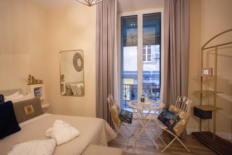 Deluxe Double or Twin Room with Balcony image 2