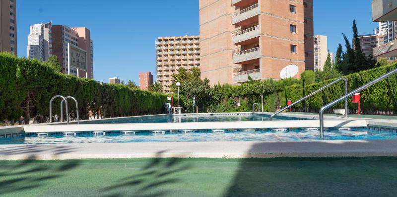 Moderno Apartamento con Piscina y Bicicletas Gratis - image 11