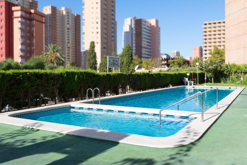 Moderno Apartamento con Piscina y Bicicletas Gratis - image 3