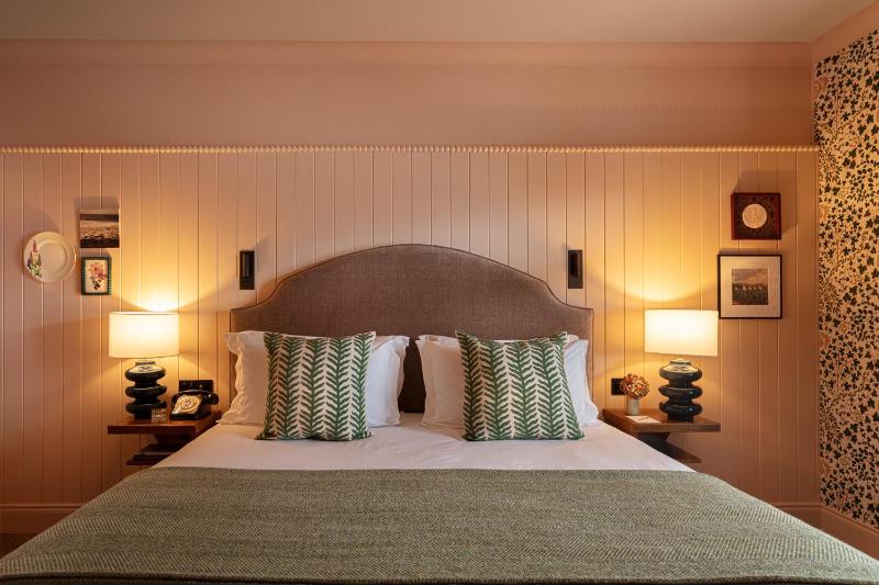 Deluxe Super King Room image 3