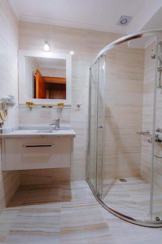 Standard Triple Room image 2