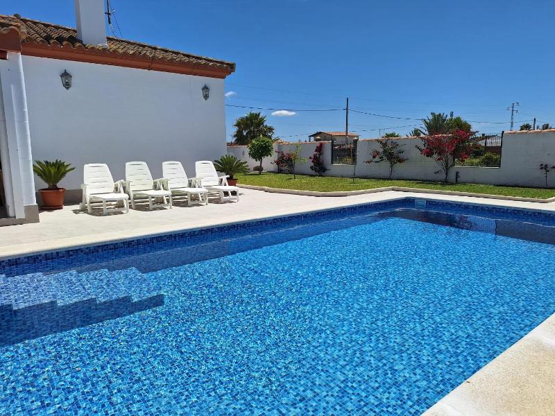 Charming villa in Chiclana de la Frontera with private pool - image 12