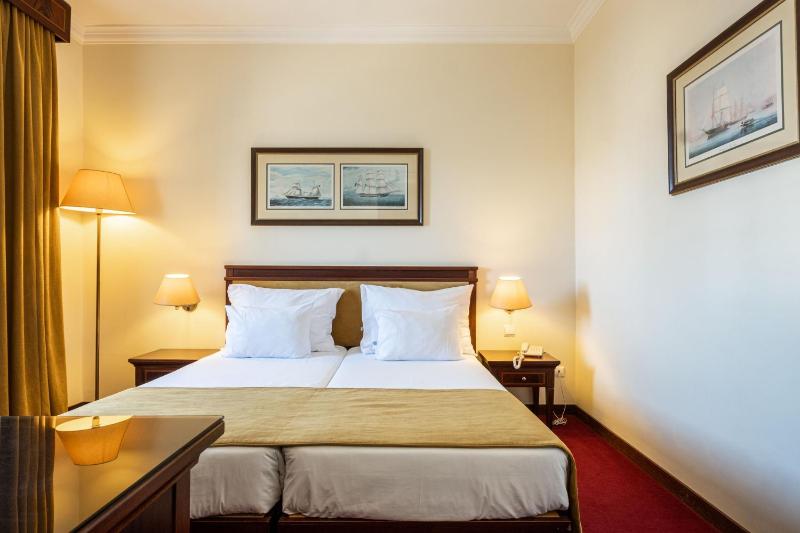 Twin Room image 3