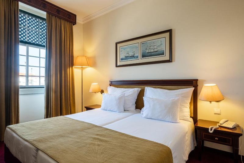 Twin Room image 1