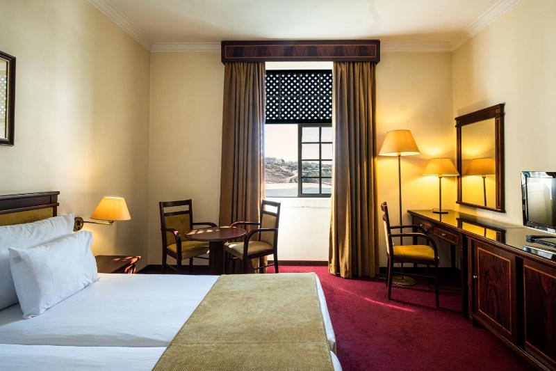 Twin Room with Sea View image 3