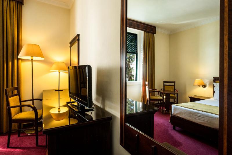 Twin Room with Sea View image 4