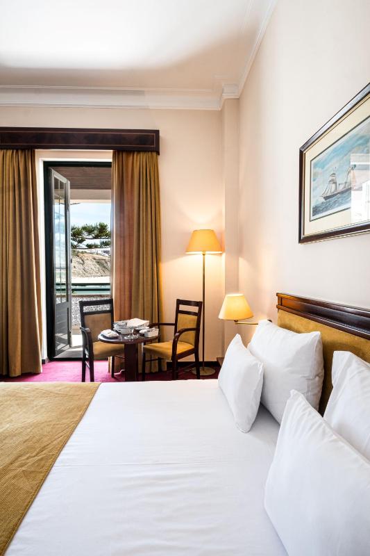 Twin Room with Sea View and Balcony image 3