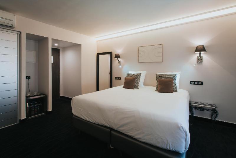 Superior Double Room image 4