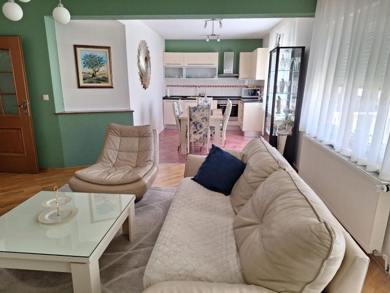 Three-Bedroom Deluxe Apartment image 2