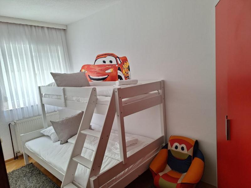Three-Bedroom Deluxe Apartment image 3
