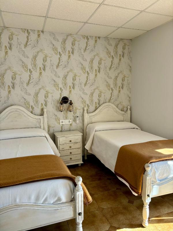 Twin Room image 2