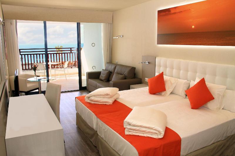 Superior Double Room with Sea View image 3