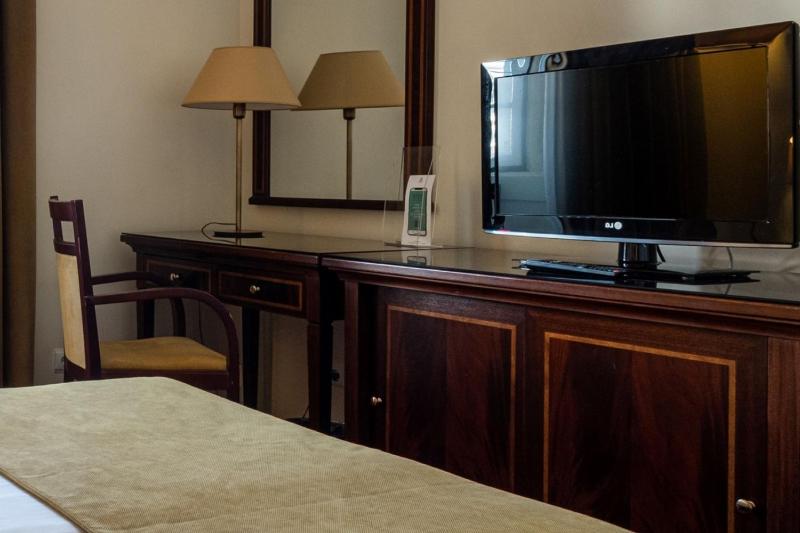 Twin Room (3 Adults) image 3
