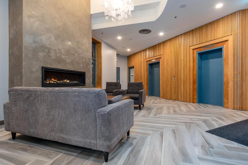 Studio in Alpenglow Lodge Private Balcony with Mountain Views Gym Epic Location - image 5