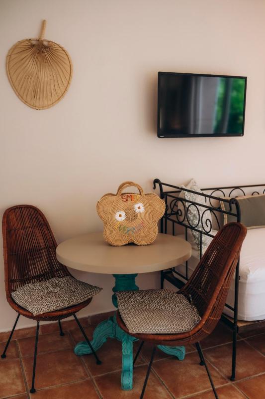 Junior Suite Pool Side  image 1