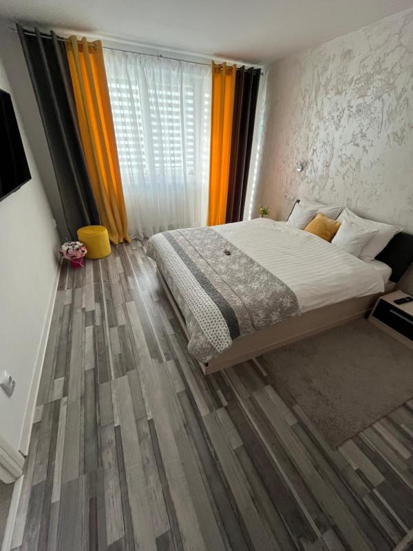 Luxury Apartment - image 10