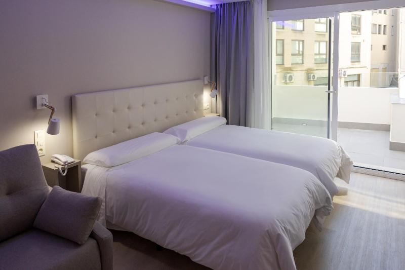 Comfort Triple Room with Shower image 3