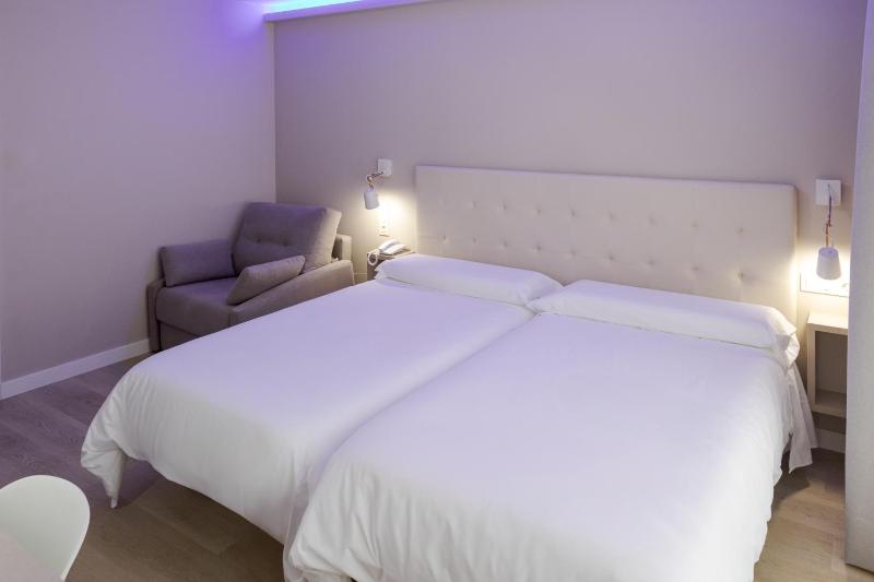 Comfort Triple Room with Shower image 2