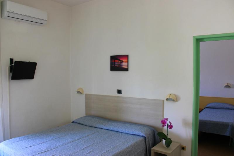 Quadruple Room image 4